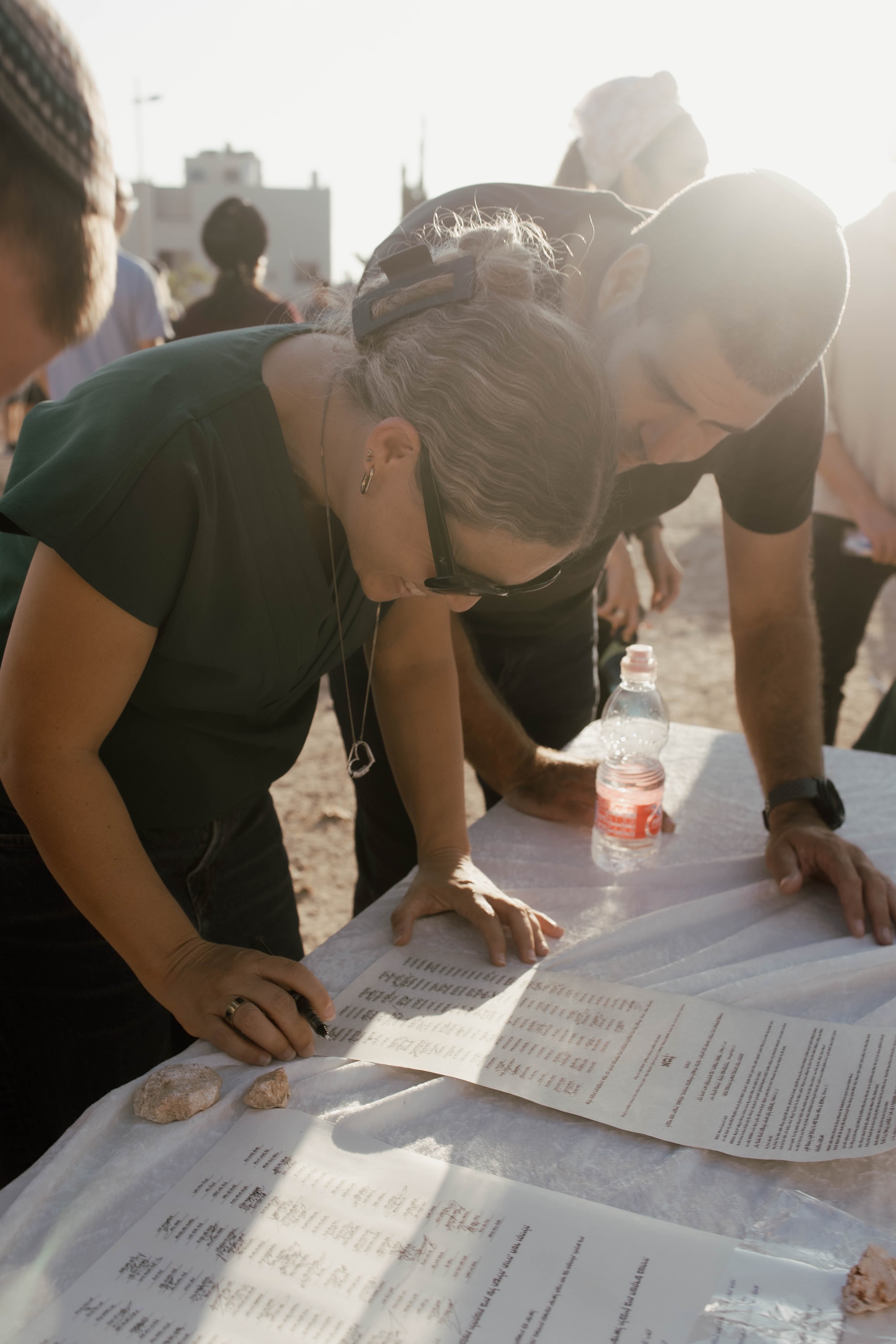 תמונה 3: מתוך טקס הנחת אבן הפינה לבית הכנסת משכן אחים בגבעה המערבית בלשם